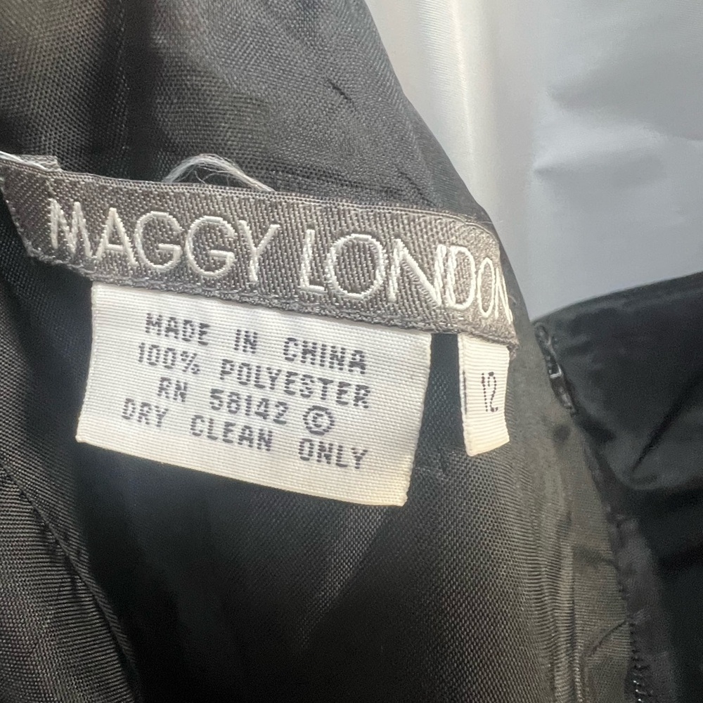 Maggy London LBD with White Embroidered Floral Design and Beaded Straps Size 12 - Picture 4 of 4